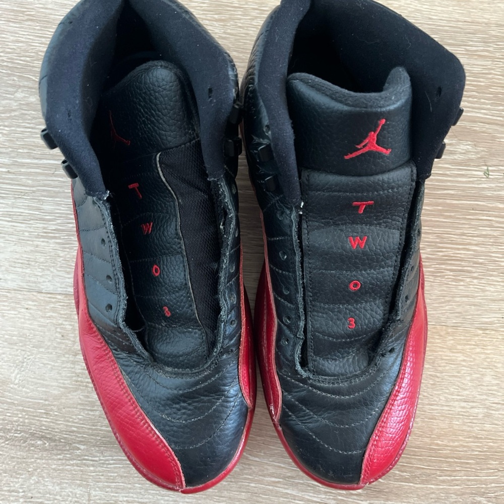 Jordan Men’s Black and Red Retro Basketball Sneakers